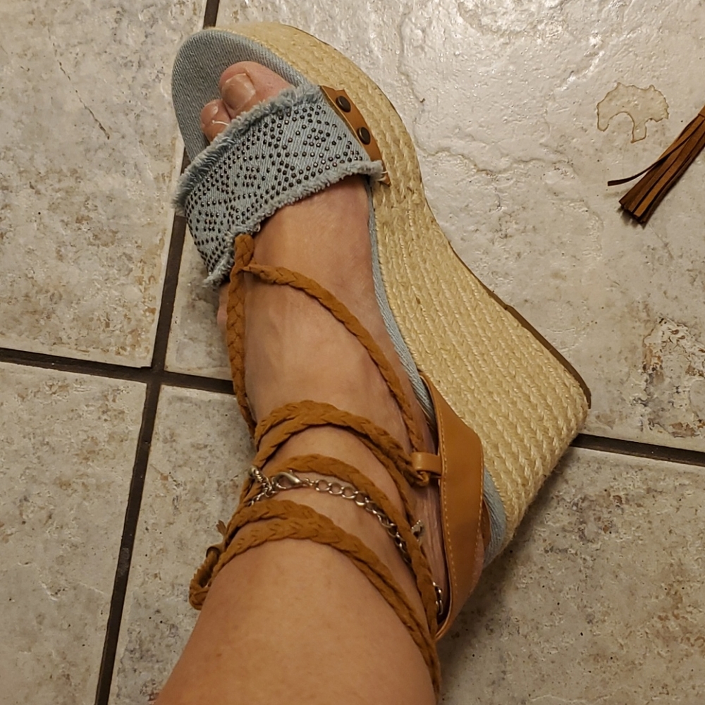 Shoes - Picture 3 of 8